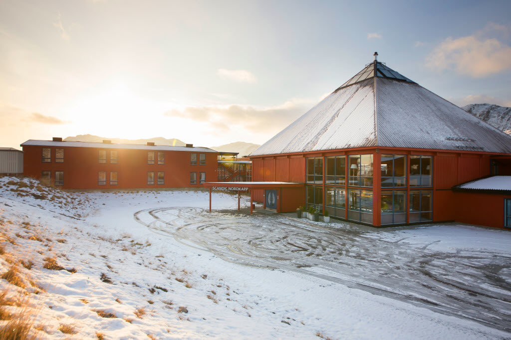 Copyright: Tord-Erik Andresen Hotellfasade i vinterlys, Scandic Nordkapp
